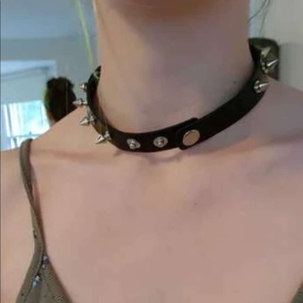 Choker - Picture 8 of 8